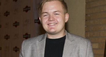 „Matka je příkladem neúspěchu výdělku v hudbě“ : Syn Bartošové vydělává peníze, jak to jen jde