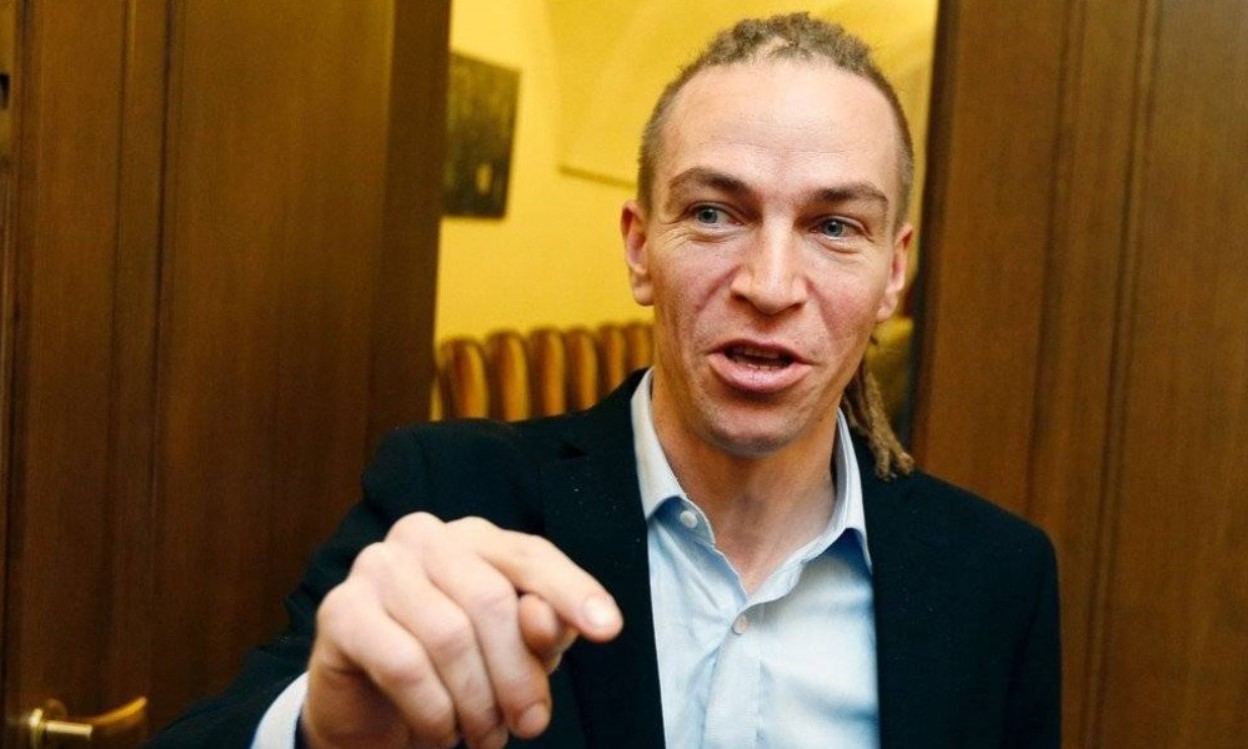 Komunisté a Pirátská strana oznámili své požadavky, aby podpořili rekordní schodek rozpočtu 500 miliard korun