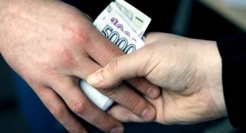 Češi a Slováci nejvíce ze všech národů v EU tolerují drobné uplácení úředníků, ukázal průzkum