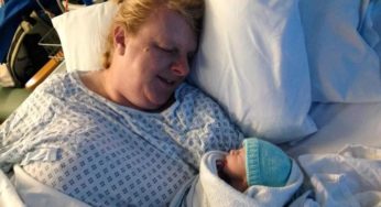 „Nechtěla se zastavit ani vzdát se“: 48letá žena se stala matkou po 16 letech neúspěšných pokusů o otěhotnění