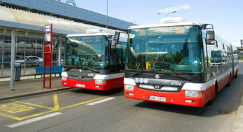 Žena zastavila pro nevidomého autobus: Nakonec za to dostala dům