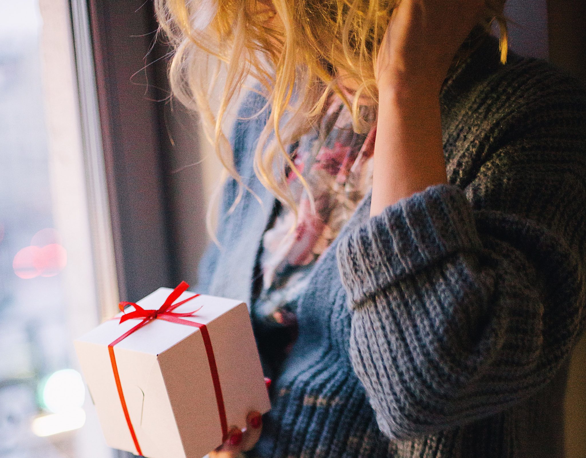 Мы ждём подарков от судьбы. Рождественские подарки. Как не ждать подарков. Как не ждать подарков. Цитаты про подарки.