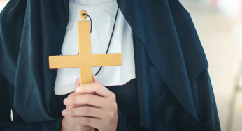 Jeptiška se stala hvězdou TikToku díky tajemství její mladistvé tváře
