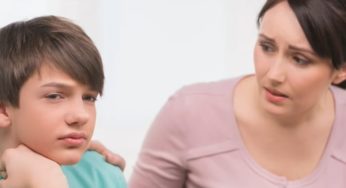 Mami, rozhodl jsem se dát svůj oběd spolužákyni. Vždy má hlad a její rodina nikdy nemá peníze