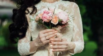 Nevěsta se rozhodla pochlubit prstenem a zveřejnila fotografii na sociálních sítích, aniž by přemýšlela, jakou chybu udělala