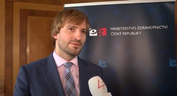 Ministr zdravotnictví Adam Vojtěch řekl, aby se zrušilo nošení roušek nebo omezení hromadných akcí, kolik lidí musí být naočkováno