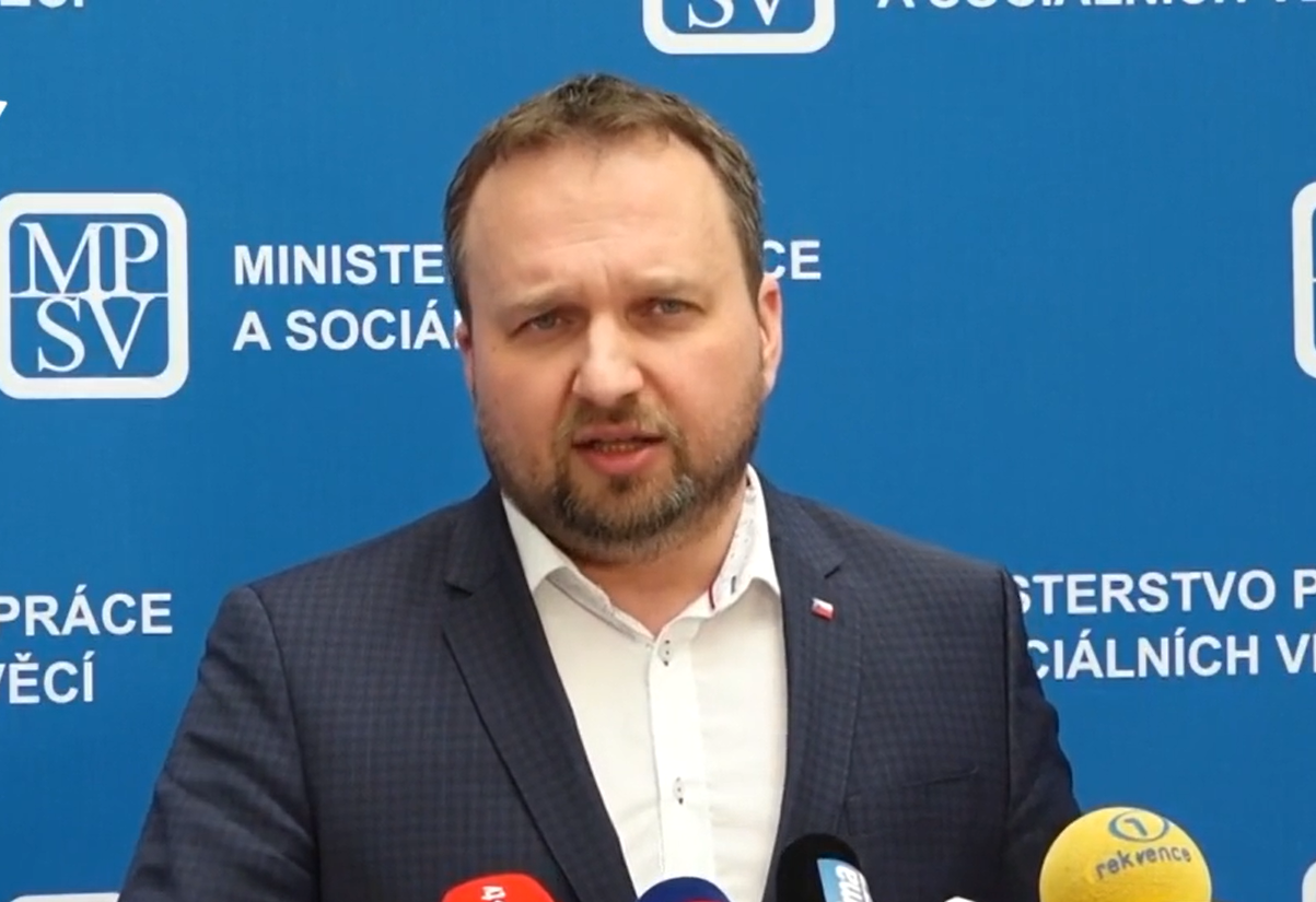 „Důchody budou nejvyšší vůči průměrné mzdě od roku 1991,“ řekl Jurečka: Jaký bude průměrný důchod od září