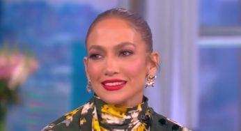 Takhle dokonale vypadá v 53 letech: Jennifer Lopez se ukázala v průhledných šatech