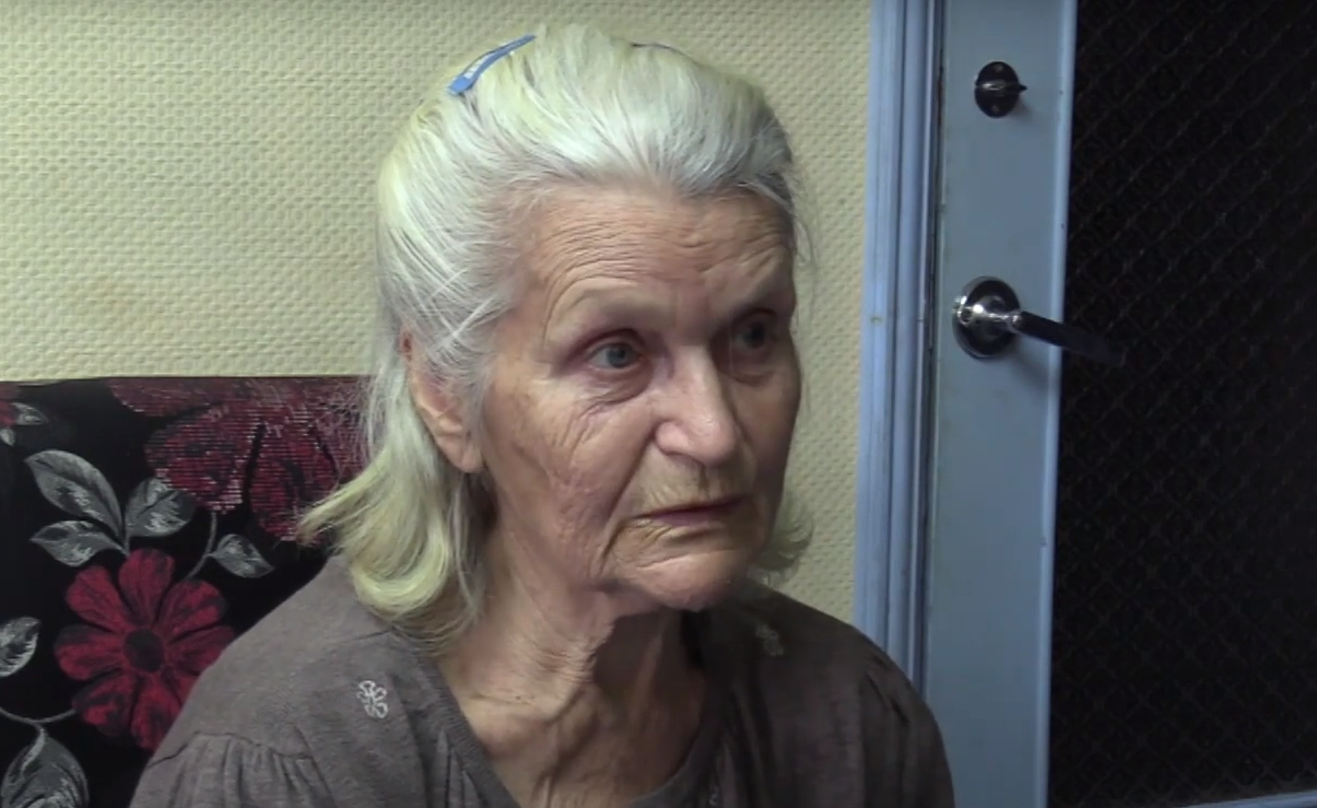 Neznámí volající stále nabízejí seniorům zboží nebo služby: Jak se s nimi snaží manipulovat