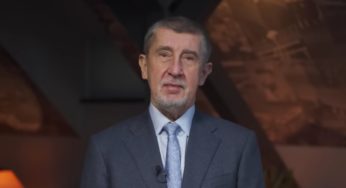 Andrej Babiš během prezidentských voleb změnil taktiku: Místo agresivní kampani si zvolil psy z útulku
