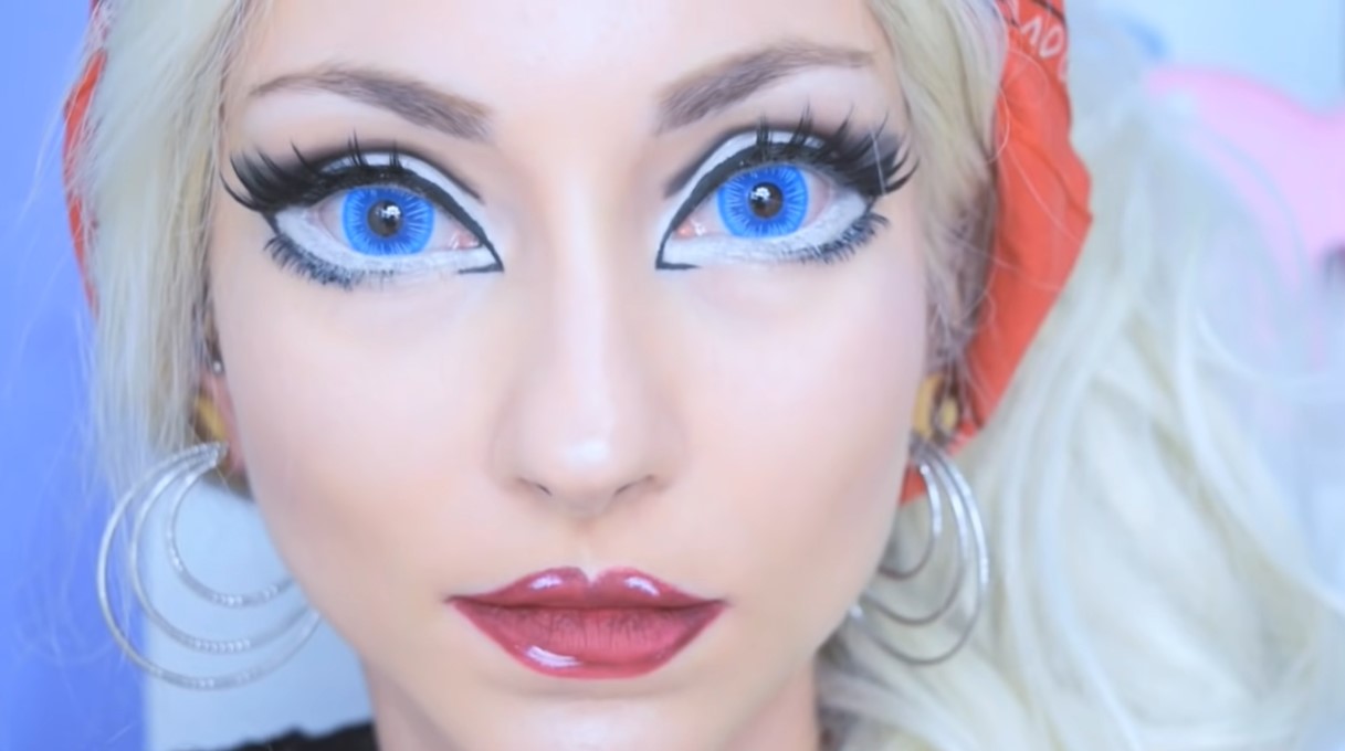 „Nepodstoupila jsem žádné zákroky“: Živoucí „Barbie“ ukazuje, jak se z obyčejné holky stala panenkou