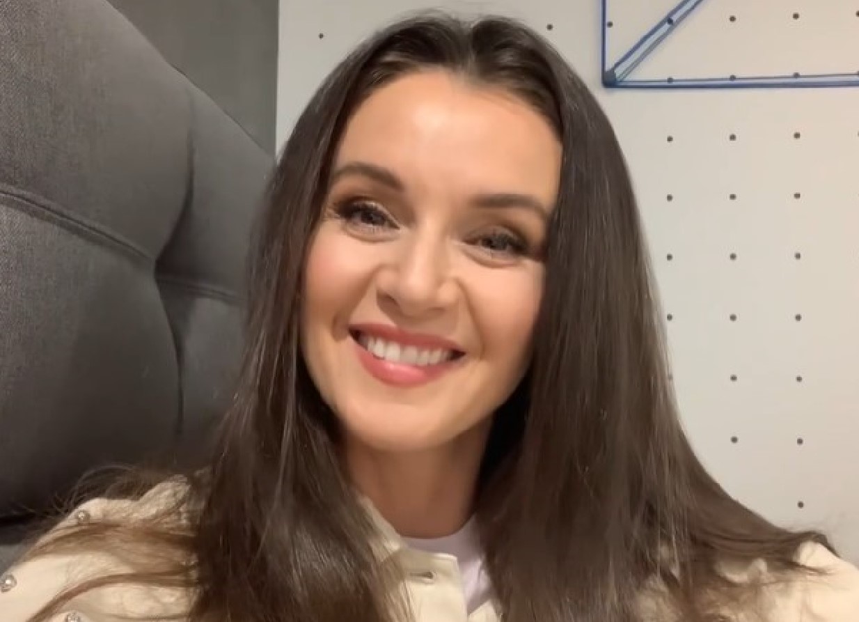 „Máme dneska velký den“: Iva Kubelková ukázala svou mladší dceru Karolínu. Je celá maminka