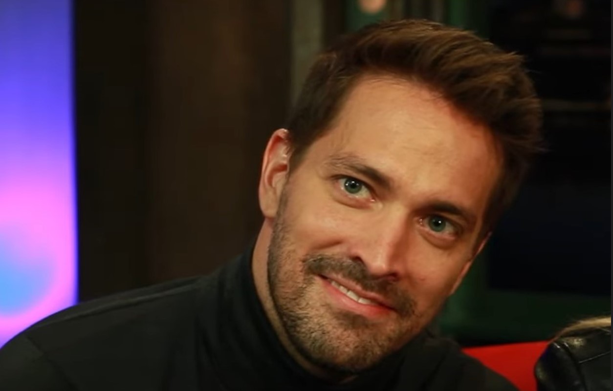 Zdá se už není sam: Robert Urban se pochlubil fotkou se záhadnou kráskou a září štěstím