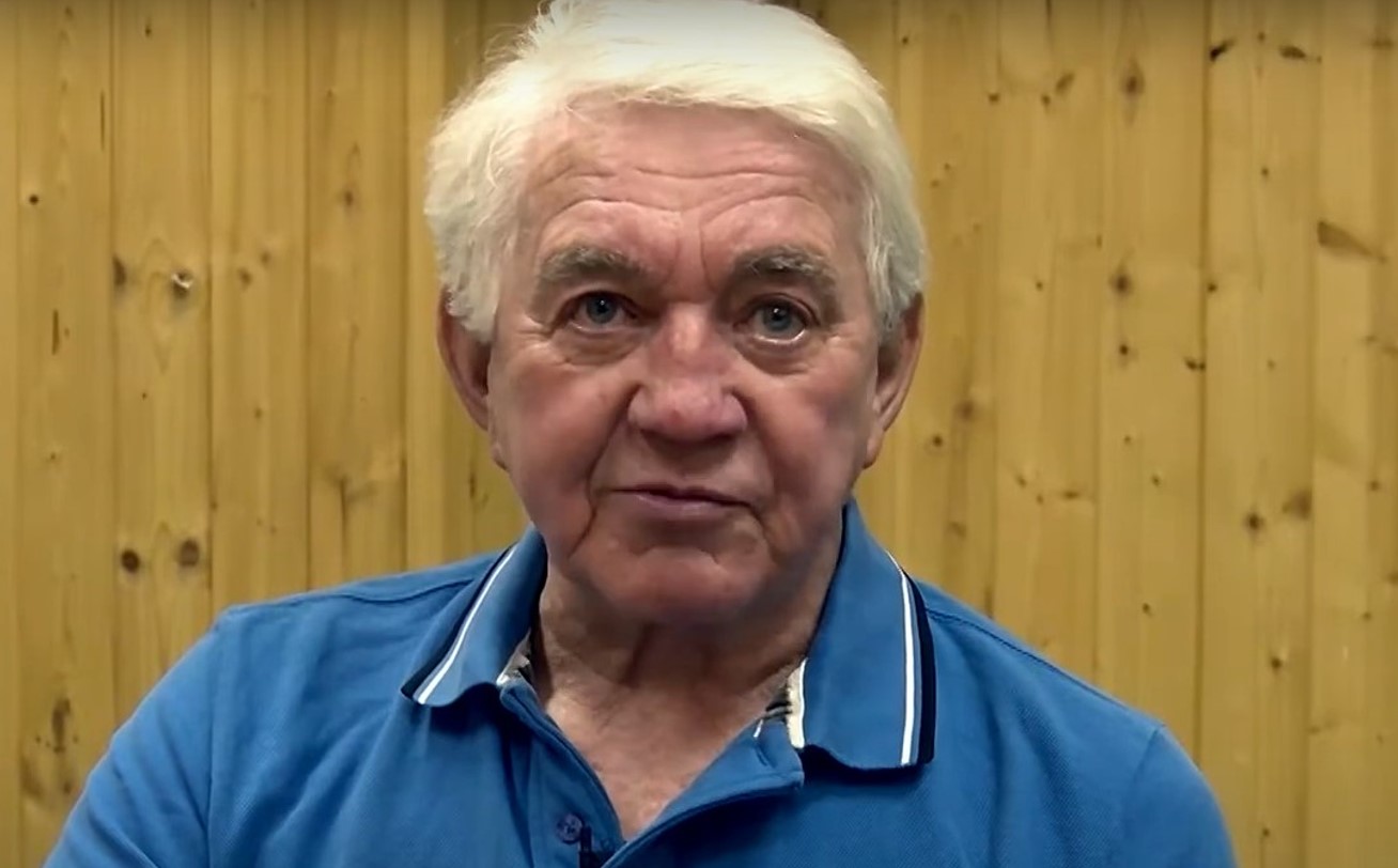 Jiří Krampol v ohrožení života: Zkolaboval ve svém bytě a leží na JIP