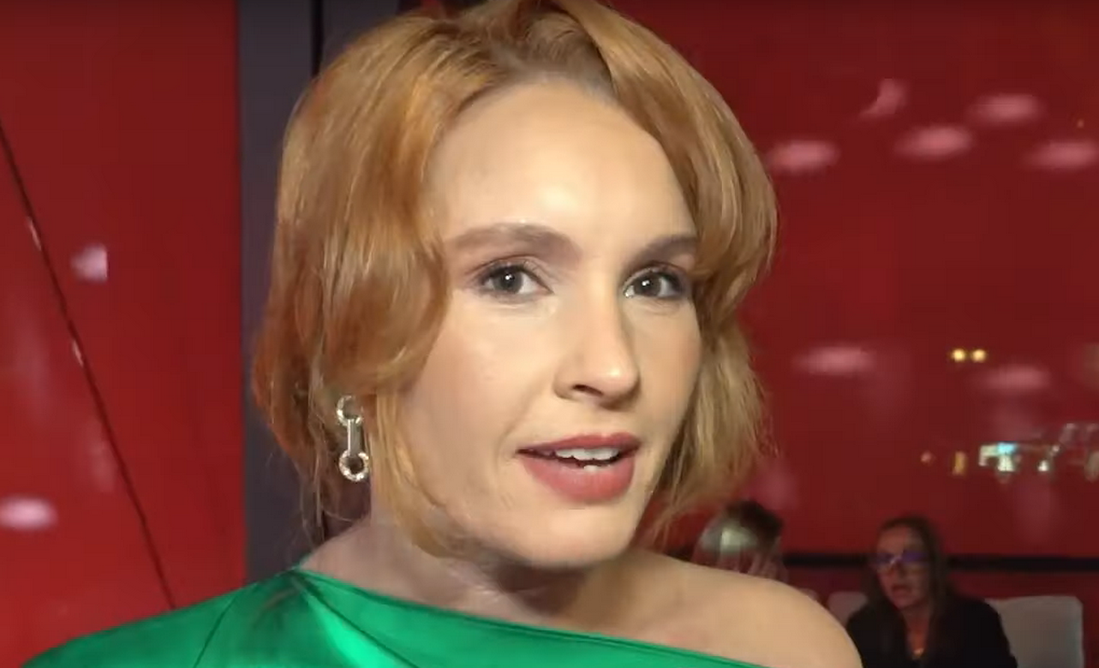Denisa Nesvačilová překvapila radikální proměnou: Zrzavá herečka se pochlubila černou hřívou